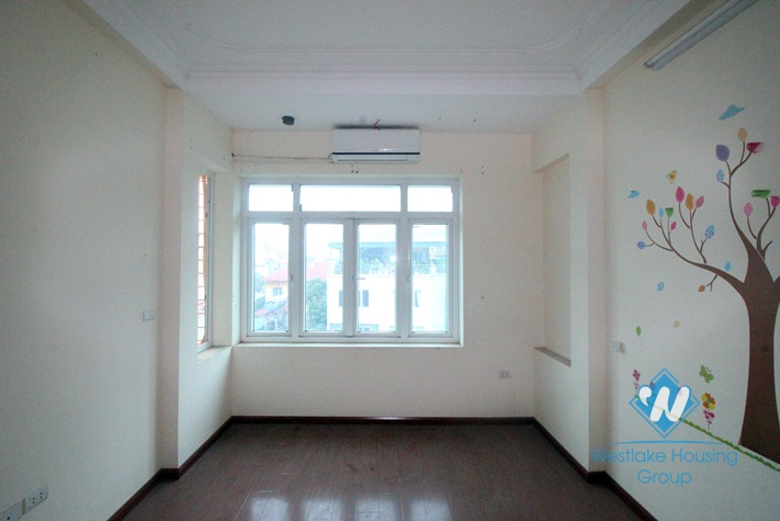 6th floor house for lease in Doi Can, Ba Dinh district.